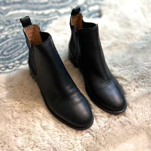 Madewell The Ainsley Chelsea Boot
J8295 leather size 6 - Picture 4 of 15